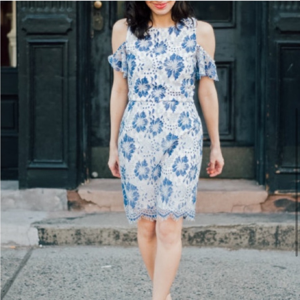 FRENCH CONNECTION SZ 4 Antonia Lace Blue & White Floral Cutout Shoulder Dress